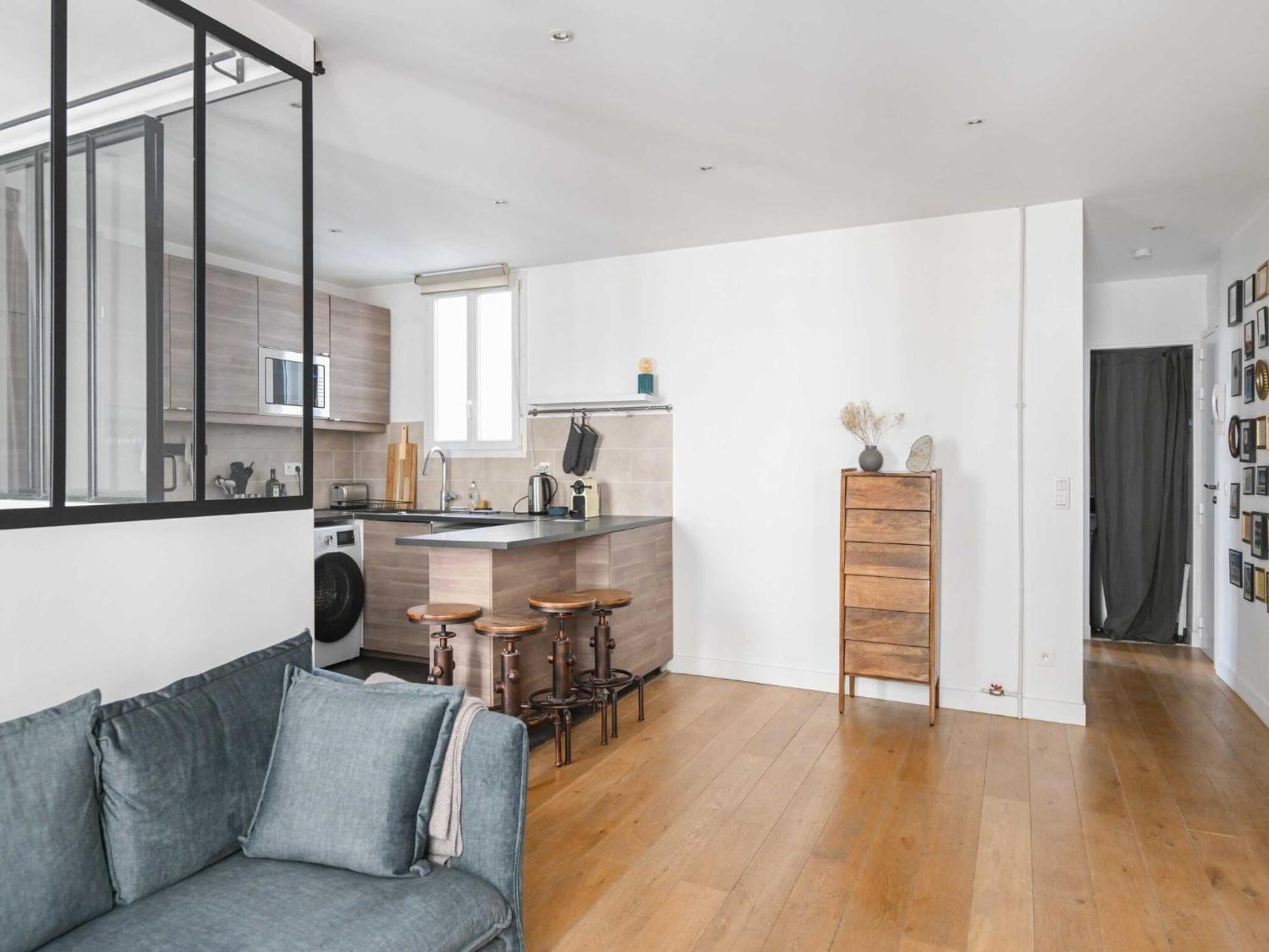 Modern - 2br-4p- Canal Saint-martin