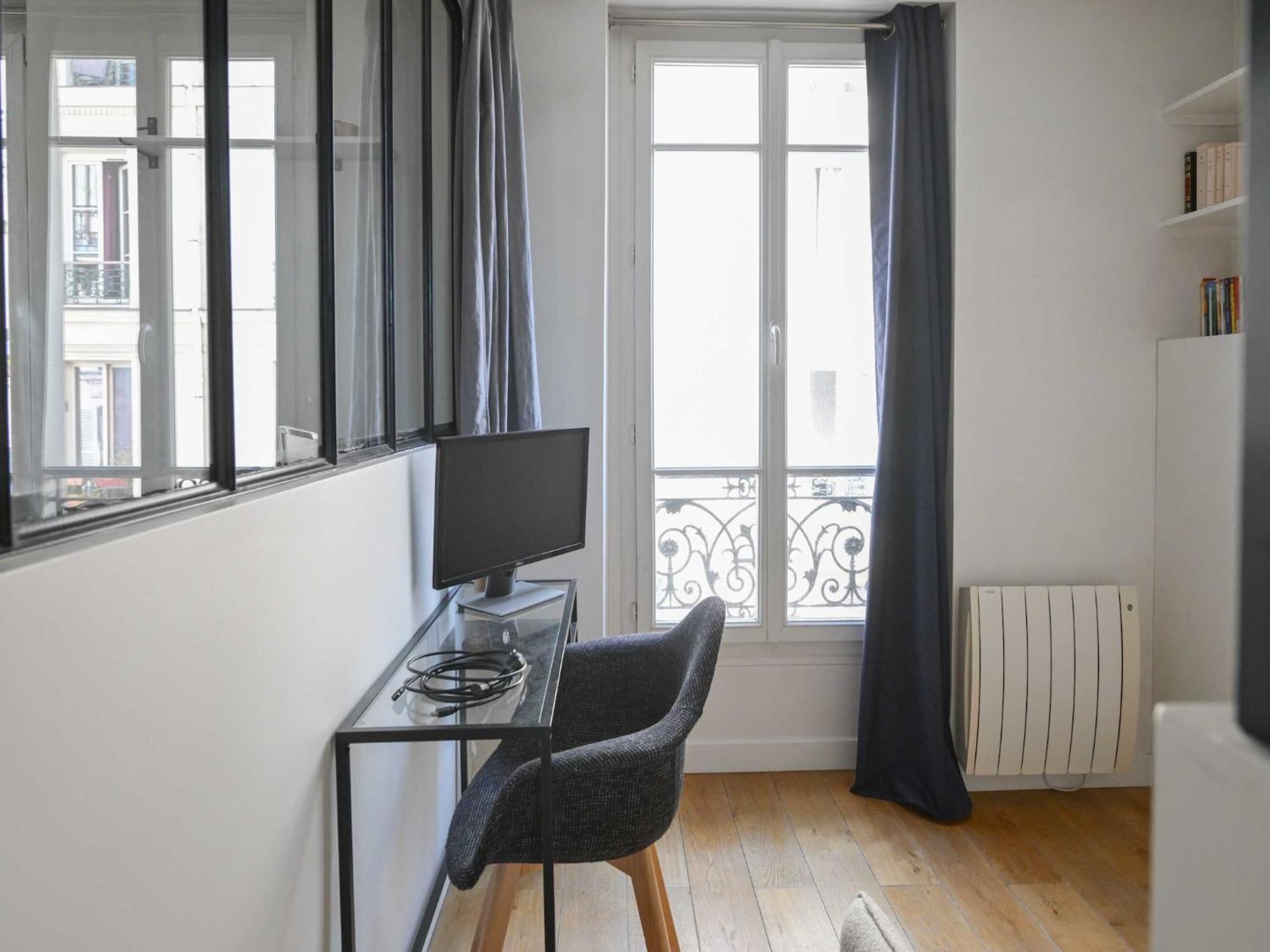 Modern - 2br-4p- Canal Saint-martin *