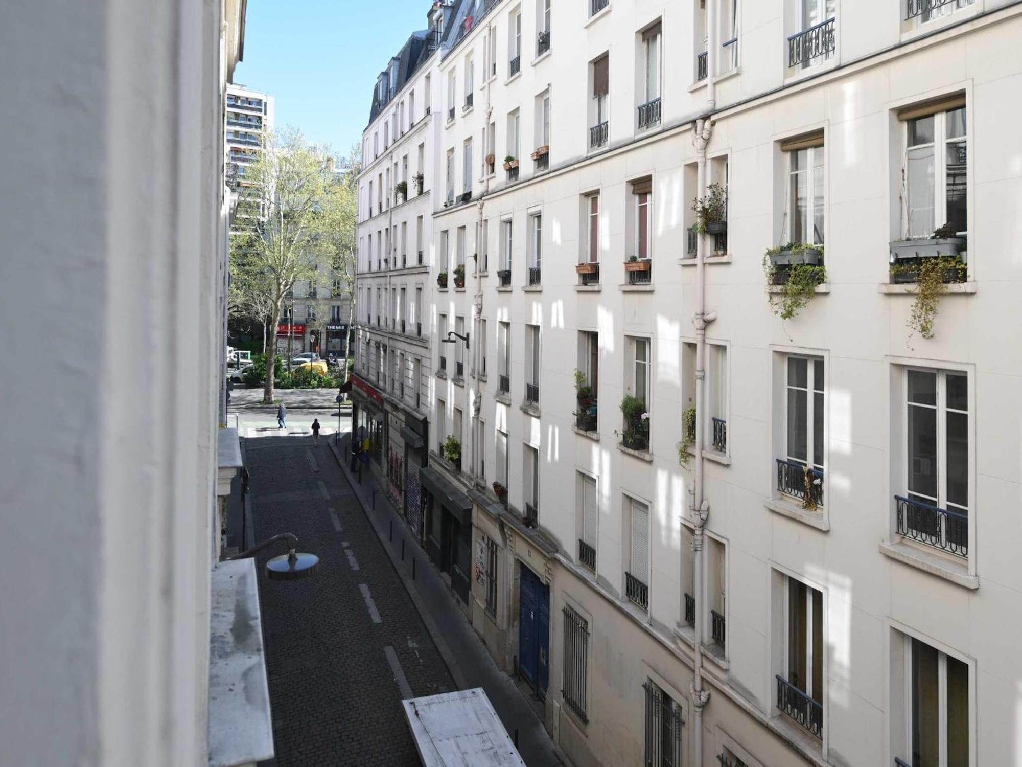 Modern - 2br-4p- Canal Saint-martin Apartment