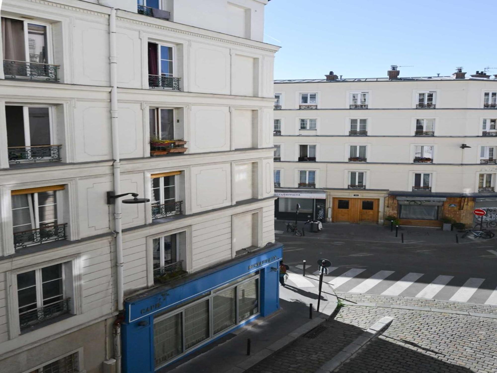 Modern - 2br-4p- Canal Saint-martin *