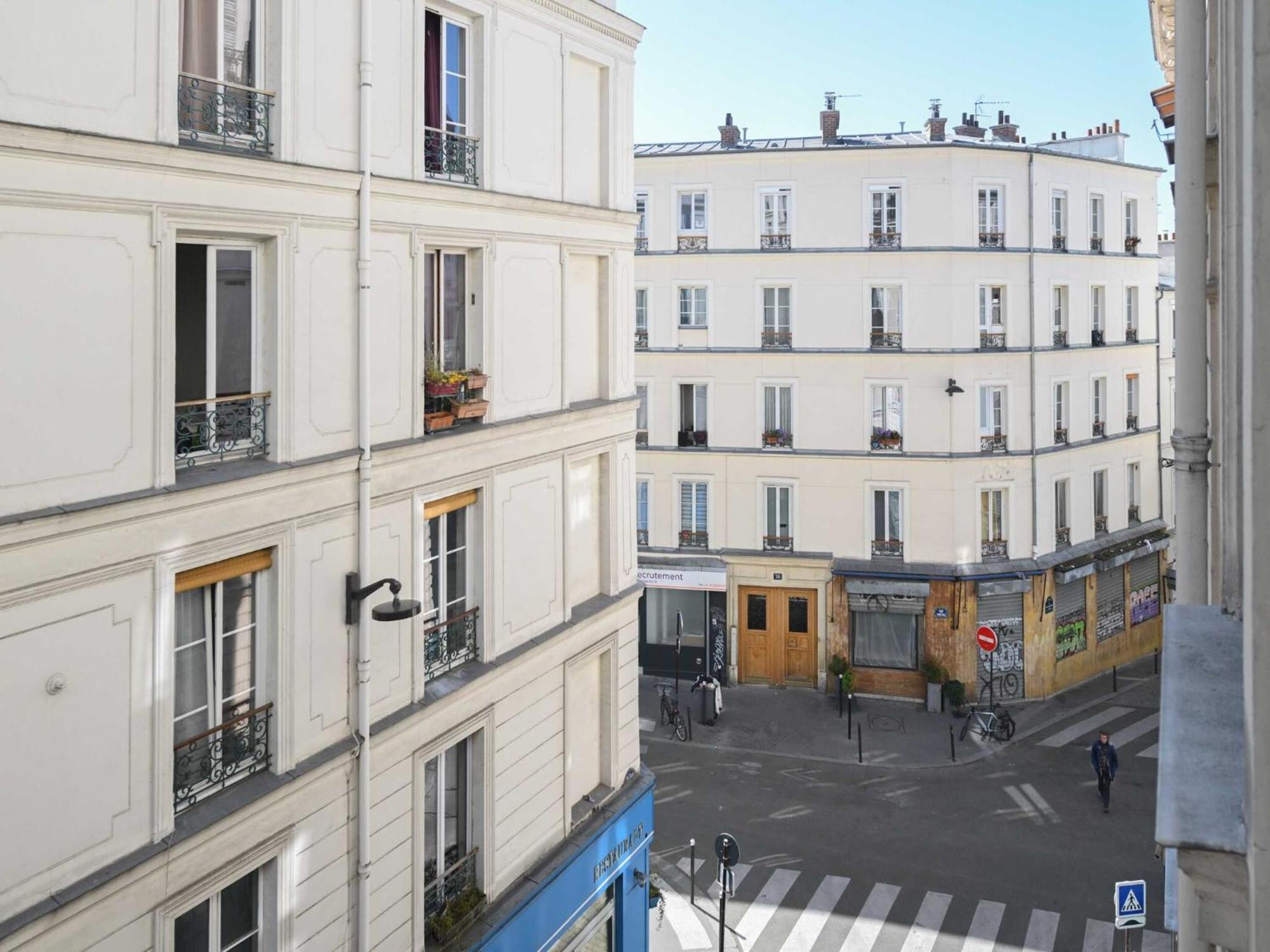 Modern - 2br-4p- Canal Saint-martin Apartment