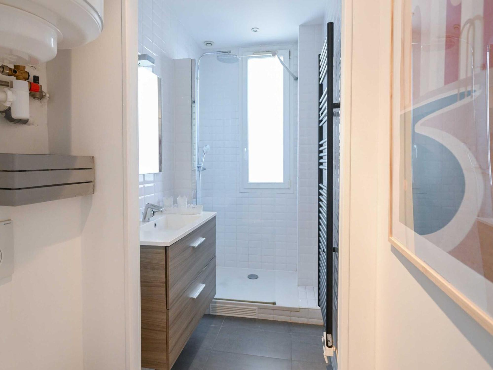 Modern - 2br-4p- Canal Saint-martin Apartment *
